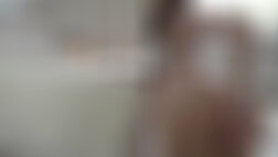 Loira novinha deixa cachorro gozar dentro da buceta