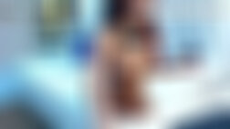 Loira sexy dá buceta pra dois cachorros
